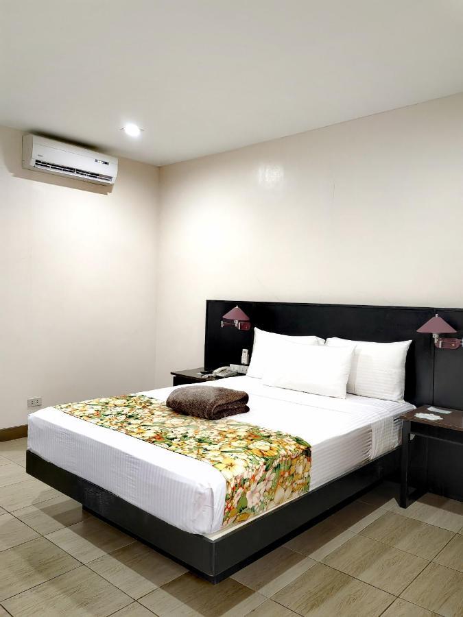 Batangas Country Club Hotel Eksteriør billede