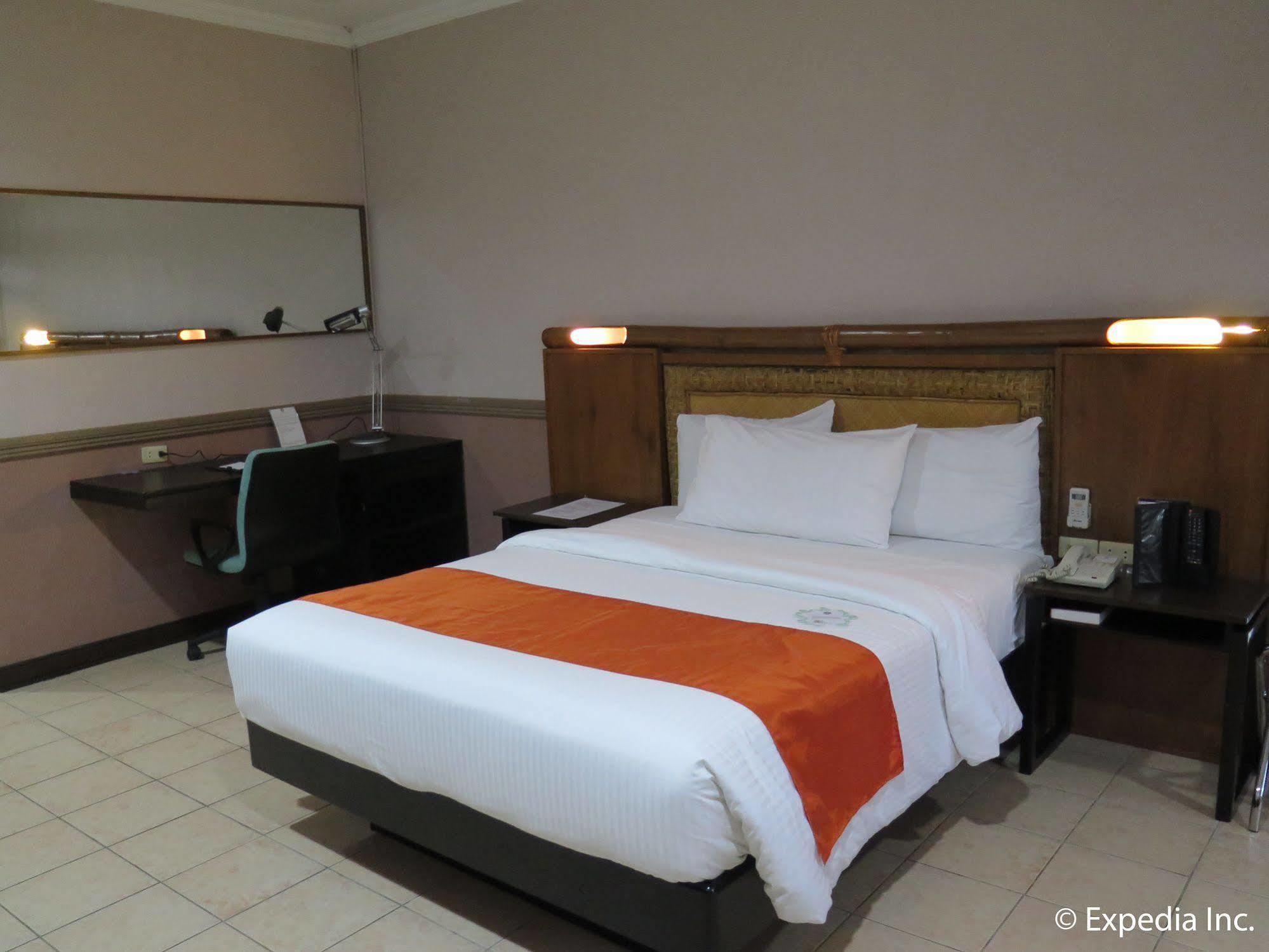 Batangas Country Club Hotel Eksteriør billede